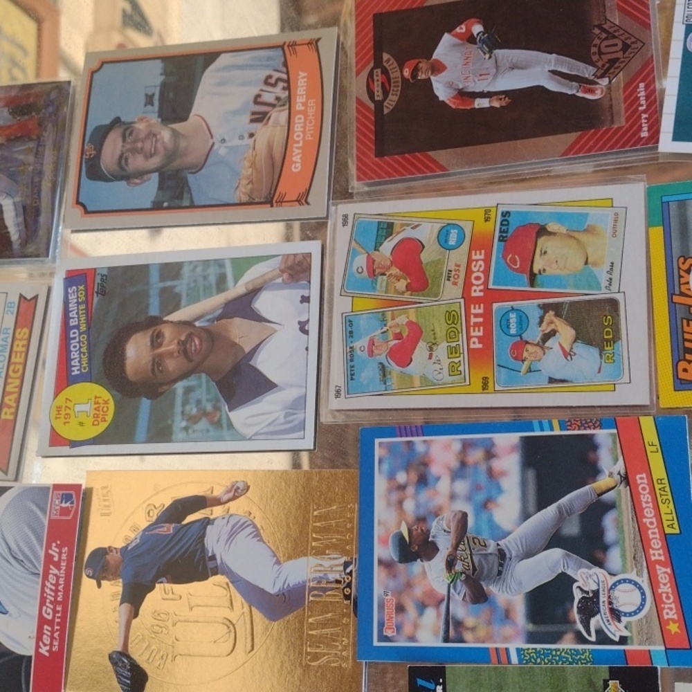 Assorted Baseball Trading Cards Collection - Picture 3 of 7
